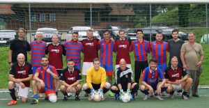 Die Finalisten Catania - gestreifte Trikots - und Sch&auml;nzlehexen